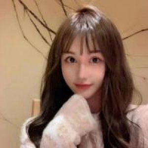 绿色指甲油配什么颜色？裸色和巧克力色是绝配(绿色指甲油搭配什么颜色指甲